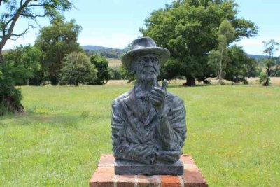 Statute of Banjo Patterson